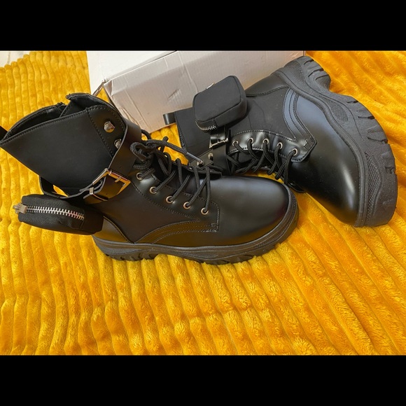 Black chunky lace up ankle pouch boots - Picture 4 of 4